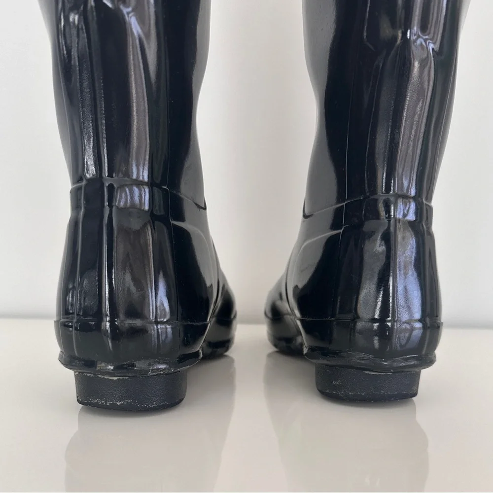 Women’s Tall Black Gloss Hunter rain boots in size 8 - Picture 5 of 15